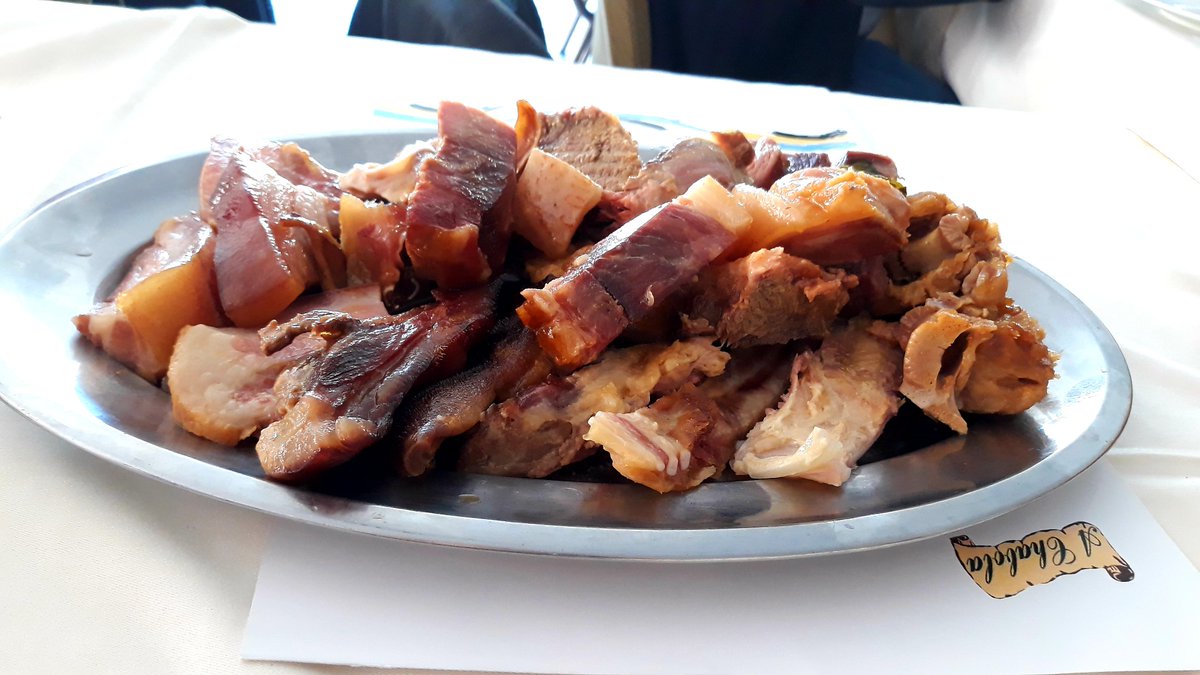 ALCALDEJOS's tweet photo. Podéis olerlo ?😂🤔😉 porque huele que alimenta 👏👏
@AChabola Restaurante oficial del #CocidoDay #CocidoDay2019 
#ekipoturvegal 
@CocidoDay @alvientooo @FrenchyGalicia @SESEIXA @GaliciaMaxica @SecretGalicia @Turvegal @turisriasbaixas @DescubreCadaDia @Marcovolador1 @Vigo__e https://t.co/VIwGuxegBm