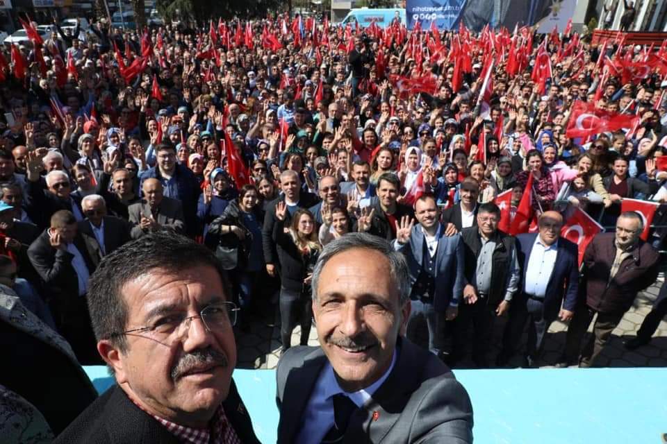 BezmezMunir's tweet photo. İzmir Büyükşehir Adayımız Sn. Nihat Zeybekçi ile birlikte 7’den 70’e 133 bin Ödemişli hemşehrimizin nasıl huzur ve refaha kavuşacağını Hükümet Meydanında değerli Ödemiş halkımız ile buluşarak açıklamanın coşkusunu yaşıyoruz. 

@ZeybekciNihat

#ÖdemişSevdası ile #ZamanıGeldi https://t.co/yX3s2AAHAc