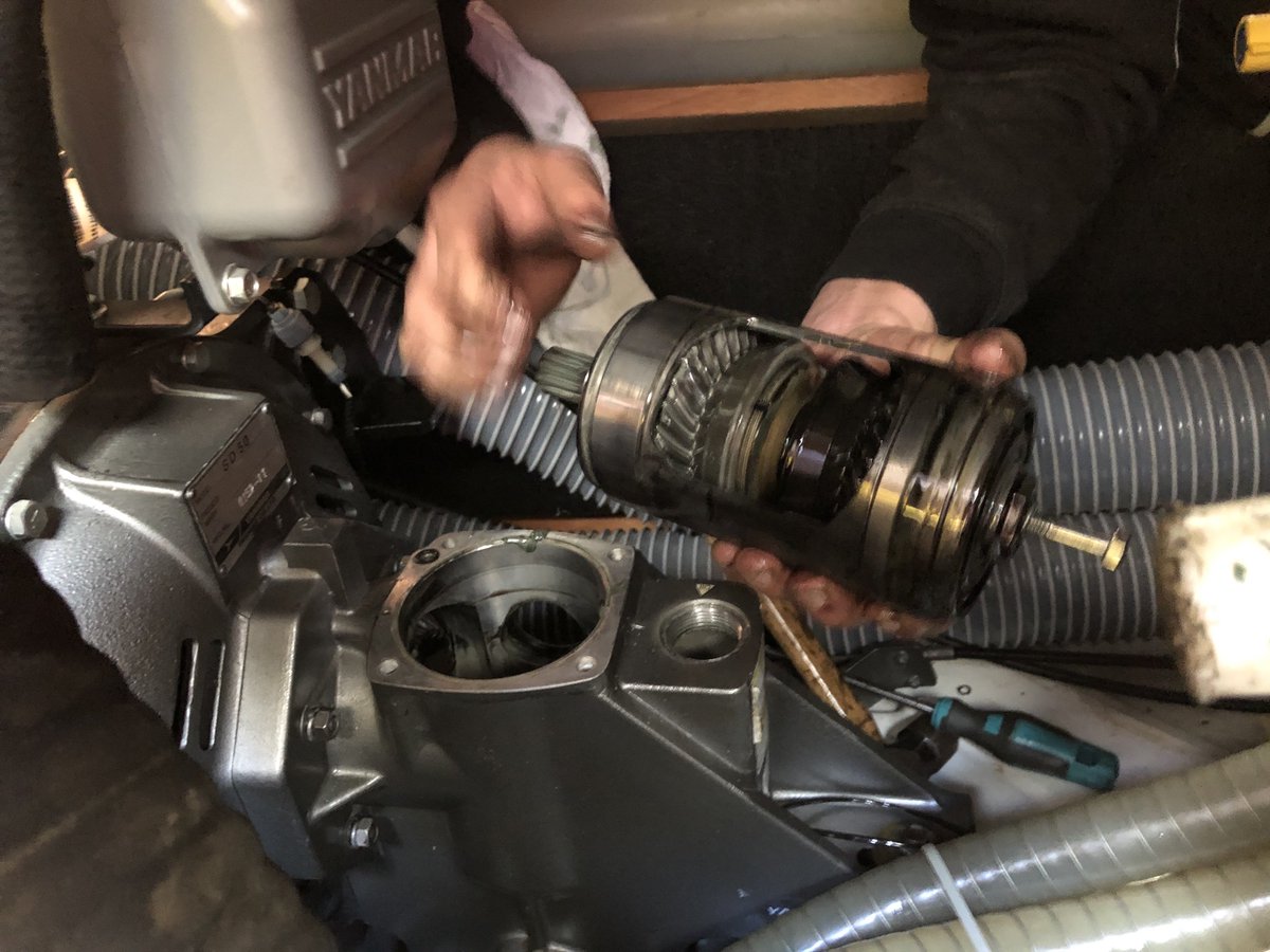 SYEntropy's tweet photo. Der Boots-Arbeits-Kurzurlaub neigt sich dem Ende: ausführliche 1000h-Maschinenwartung (vom Profi), diverse kleinere Reparaturen an Duschpumpe, Bilgenpumpe vorn, Tankanzeige (von uns) und reichlich Koordination mit unseren Dienstleistern. Alles sehr nett und gechillt hier. https://t.co/ypV8bK8mHu