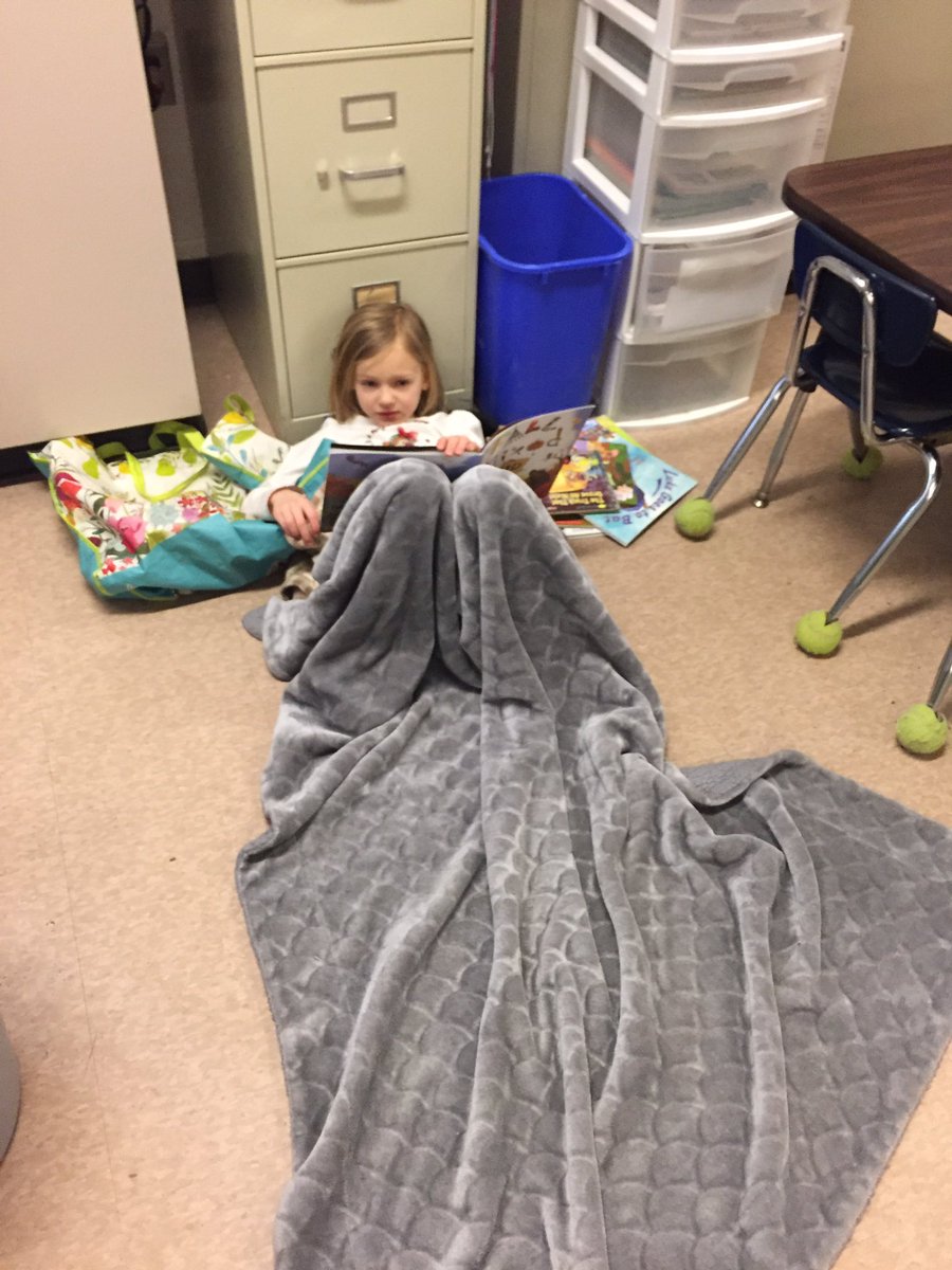 MrsGgrade1's tweet photo. 1st grade had a great time curling up with a good book for our Read-In. #ikefraser #FraserFamily https://t.co/dgXp4y37JY