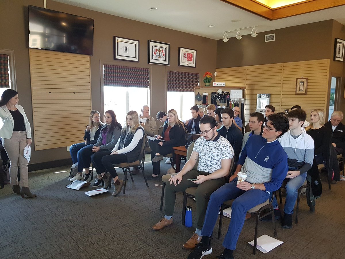 Simonbevan1's tweet photo. Pro shop/Back Shop orientation now. #bringongolf #wakeupmothernature @Raflewski @RBGrounds @jerryhakkers67 @sgreco23 @JTAdamz https://t.co/dB2n2t74R7