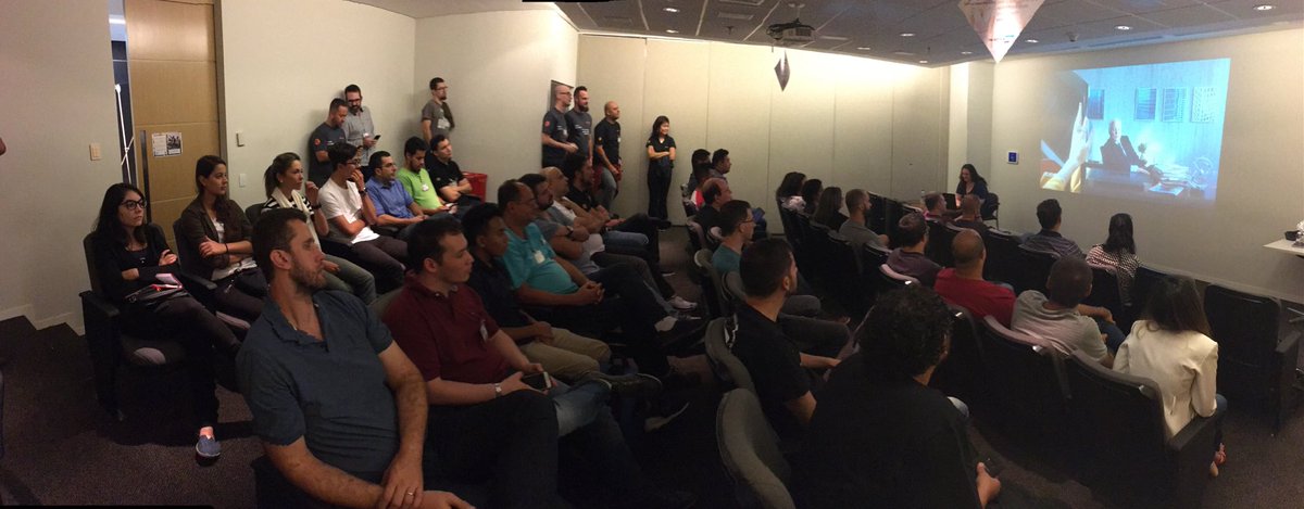 edson_thomaz's tweet image. Another full session with ⁦@julyrizzo⁩ presenting SAP machine learning ⁦@SAPLeonardo⁩ at ⁦@_sitsp⁩ #sitsp 10 anos ⁦@SAPInsideTrack⁩ @sitbrazil