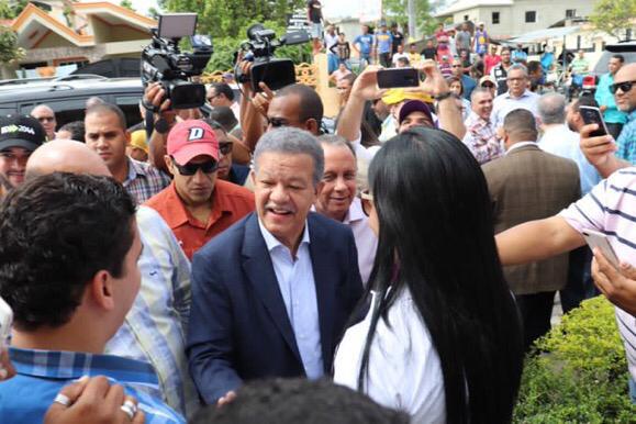 Leoncio3105's tweet photo. #LeonelEscuchaDuarte.hoy rumbo ala provincia duarte con el proximo presidente dr leonel Fernández .el símbolo del progreso https://t.co/STbmQBHEwg