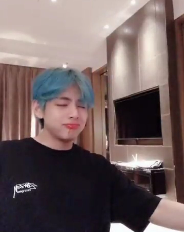 jimintakis's tweet photo. @BTS_twt SAME ENERGY https://t.co/VO67BYwuMo