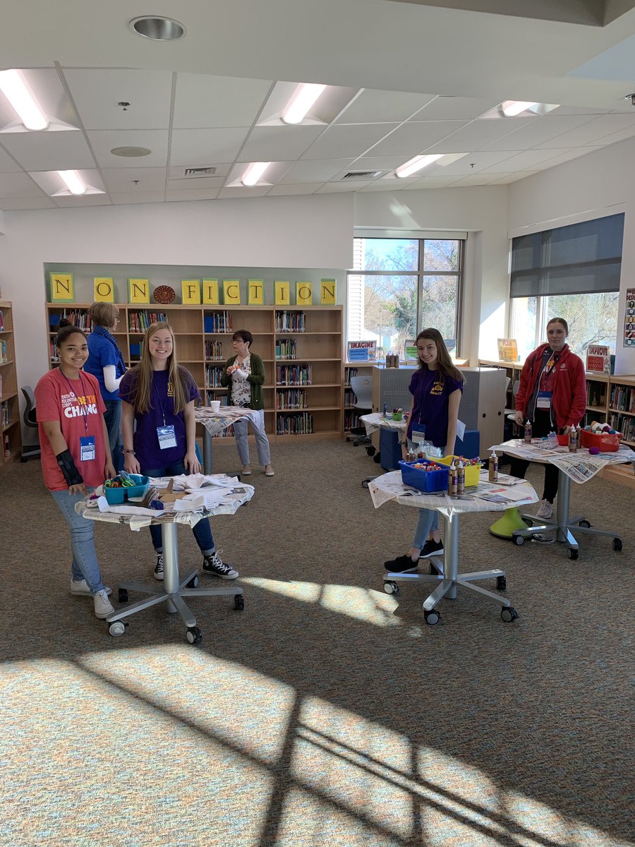 LibrariansNnps's tweet photo. @LibrariansNnps and early rising high school students are #NNPSProud in assisting students in making puppets to put in a puppet show. https://t.co/eRDSezqpwG