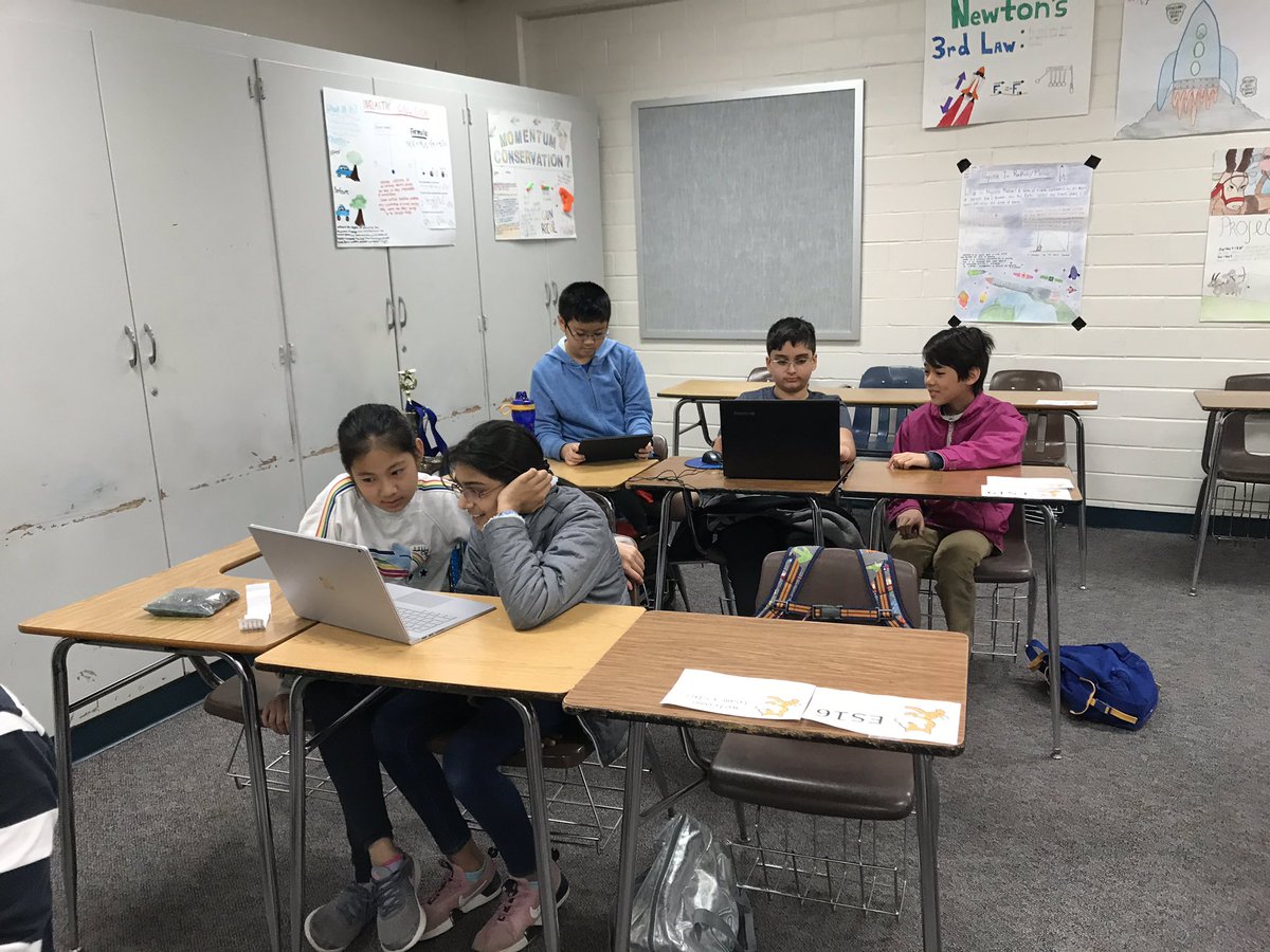 librarytime04's tweet photo. Getting ready for the DHS Scratch comp @CME_Tigers @artsteamteacher @slbcoding @FBISDSTEM #fbisdcodes https://t.co/qVjVHUtcDu