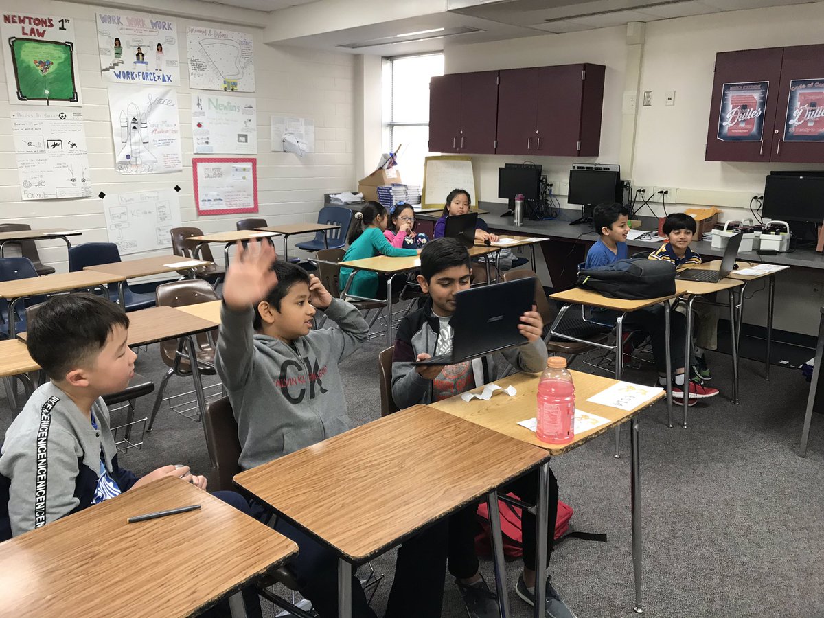librarytime04's tweet photo. Getting ready for the DHS Scratch comp @CME_Tigers @artsteamteacher @slbcoding @FBISDSTEM #fbisdcodes https://t.co/qVjVHUtcDu