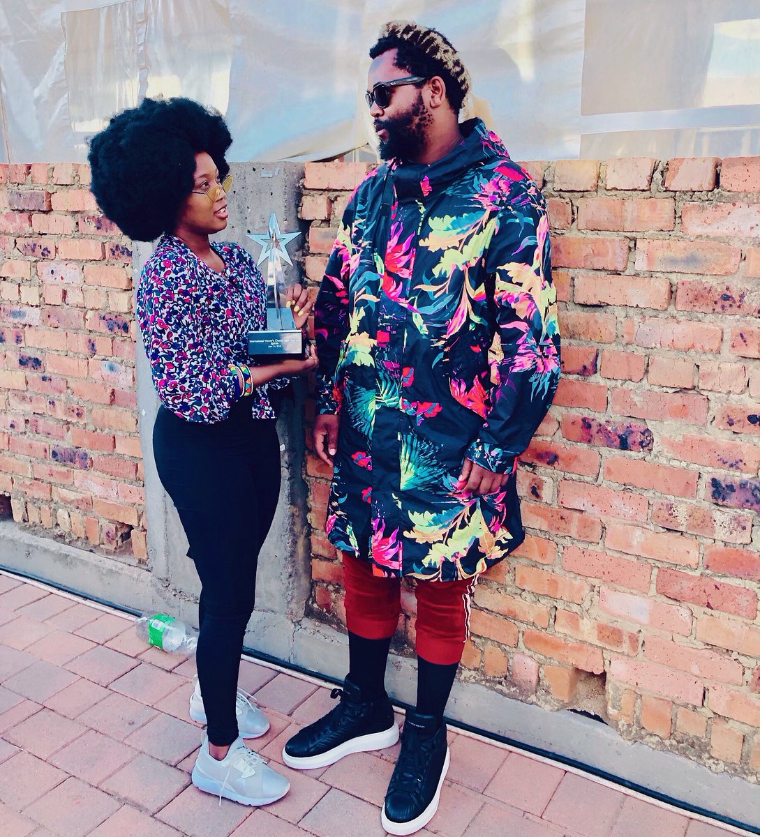 nelisiwe_sibiya's tweet photo. Izulu liyabuka futhy Liyazi..... β€οΈππΌππ€π½ππ€π΅πΏπ¦πΆ @Sjava_ATM got a chance to feel this @BETAwards
award.... izulu liyabuka njalo #mamakabafana #nomathemba #lockdowns4loading https://t.co/tw2h3D7HIk