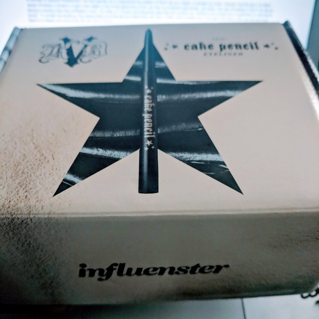 ABoxedEvent's tweet photo. Cake 🔥🔥🔥 . So excited to try the #KATVONDBEAUTY eyeliner complimentary from #Influenster. 
#crueltyfree https://t.co/bfkPwDXbnu