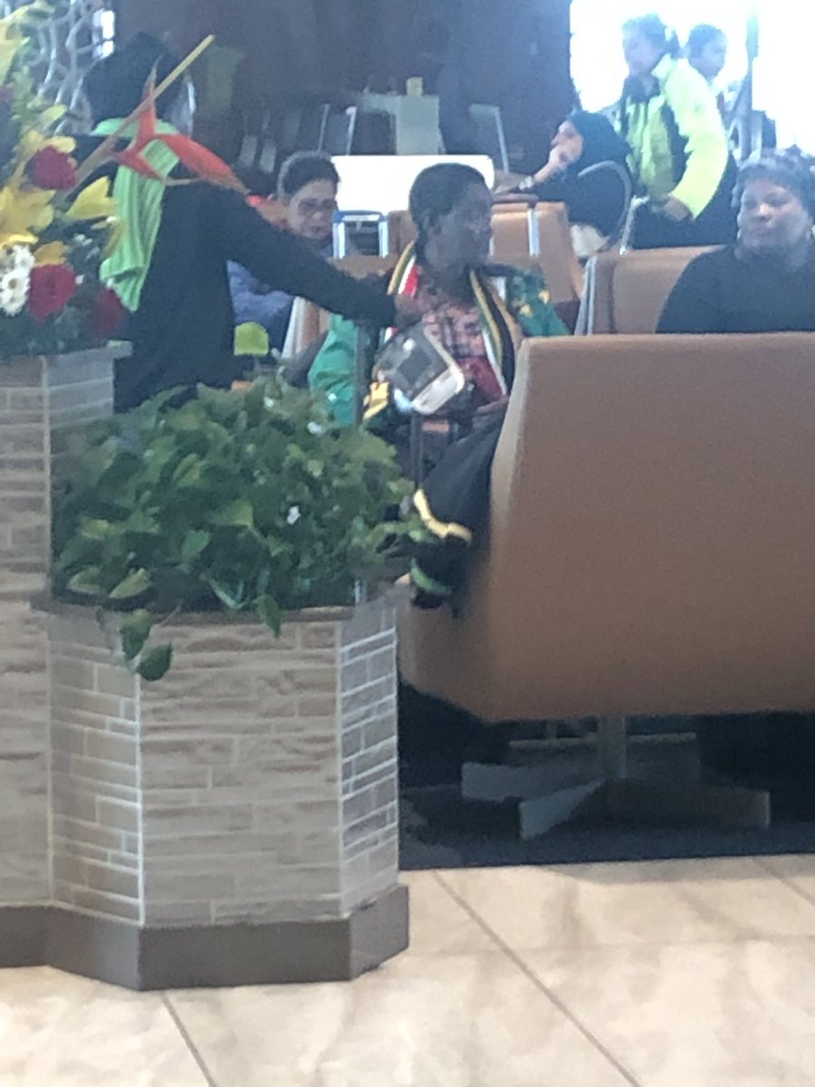 Lavash27's tweet photo. Mr President @CyrilRamaphosa, why are your Cabinet ministers flying on Emirates business class from NYC when there is a SAA flight at the same time...it’s also direct to SA. #AskingForAFriend 🤷🏽‍♂️ https://t.co/UbxltAqxsl