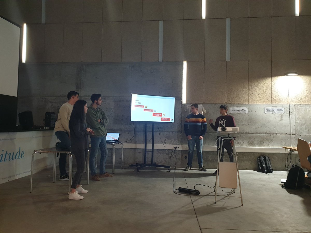 mcaeiror's tweet photo. #HackForGood beCARful presenta su solucion para asistir en el caso de abanfonos de niños y mascotas en vehiculos https://t.co/eNfOzTaVPw