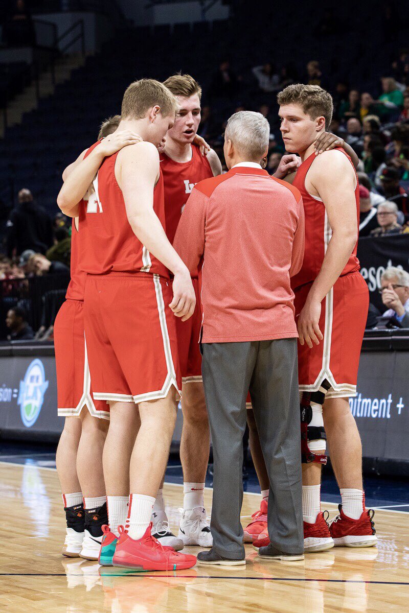 sgnimagery's tweet photo. “HUDDLE!!” Good luck today @LNHoopsOx!  #team #TOUGHandTOGETHER #state4eight #sgnimagery https://t.co/2F9wHu3qZT
