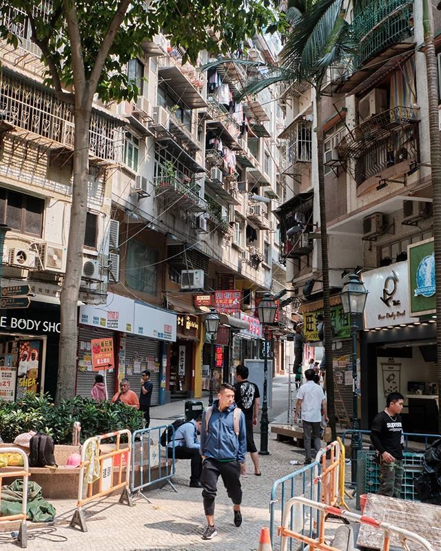 4cornersfoto's tweet photo. The crazy complicated streets of Macau...
.
.
.
#macau🇲🇴 #macaustreetlife #macautravel #street #streetphotography #urban #urbanphotography #travelphotography #travel #urbanphotography #urban #city #cityphotography #streetart #streetlife #hongkongstreet #hongkongstreetlife #1… https://t.co/90f6oSXR6w