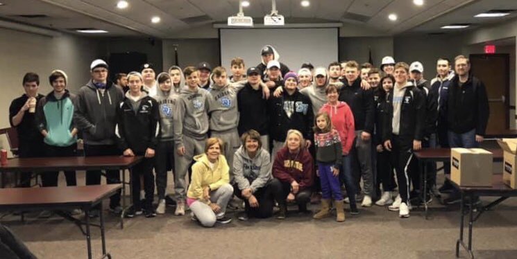 SenecaValleyLax's tweet photo. High school players helping to support Gleaners food bank.
#rotaryfooddrive
#whateverittakes https://t.co/dhH00F6lYG