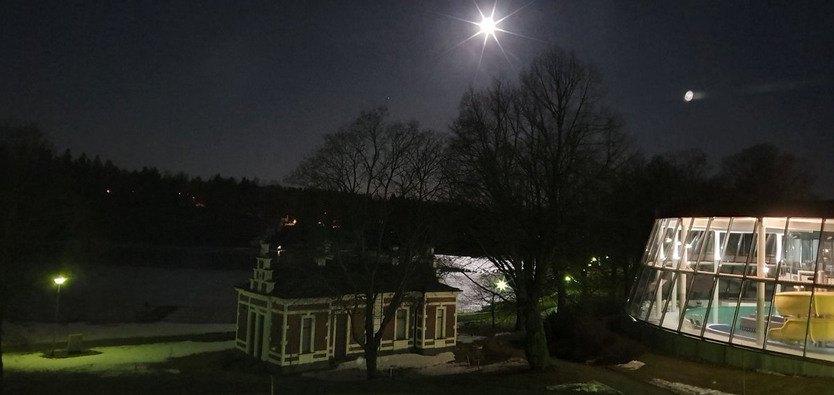 itk_2020's tweet image. Kiitos kaikille mukanaolosta ITK2019 konferenssissa ja ITK2019 näyttelyssä. Tunnelma oli kaikkina päivinä miellyttävä. Myös keskiyön kuutamo juhlisti maisemaa Jannika B:n esityksen jälkeen.