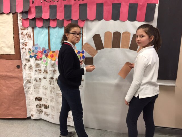 PDC_EMSB's tweet image. Gli studenti diventano creativi per la Fiera dell’Italiano! #italianproject #fair