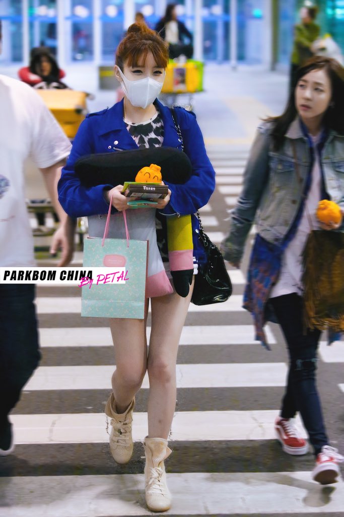 ParkBomChina's tweet photo. Happy Bom Day

@haroobomkum #Blooming봄Day #박봄 #parkbom https://t.co/04HFJBnXll