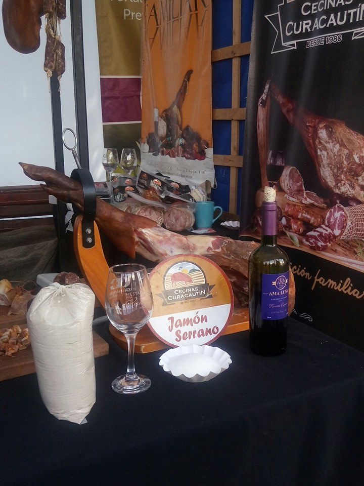 FonsecaNeira's tweet photo. Ya En la 3ra jornada fiesta de la vendimia Curicó,con nuestra tradicional chupilca cordillerana...
Ingredientes:
*Un vinitio Amaluna de Curicó 
*Harina tostada directamente de curico
*Azucar
*Una buena COPA https://t.co/xXKiowXOHy