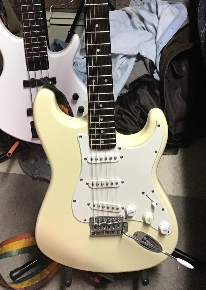 Here’s my “vintage white” Strat. Her name is Suzanne. Happy #Straturday