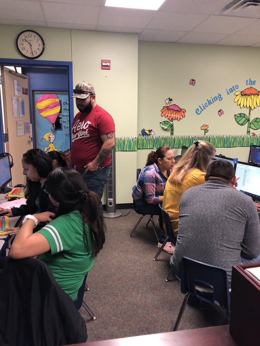 StacyWSingleton's tweet image. Great morning of helping our families get registered for summer programs! #ChooseGarlandISD