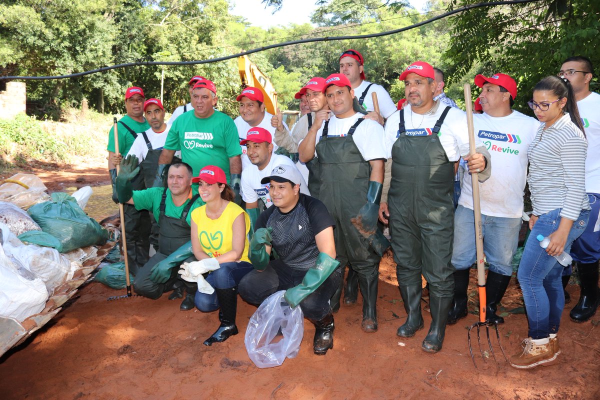 MariaLuzPy's tweet photo. Fructífera actividad organizada por @Petropargov dentro del marco #RevivePY ¡Salvemos el arroyo Fortin! https://t.co/C4k47ZVdkw