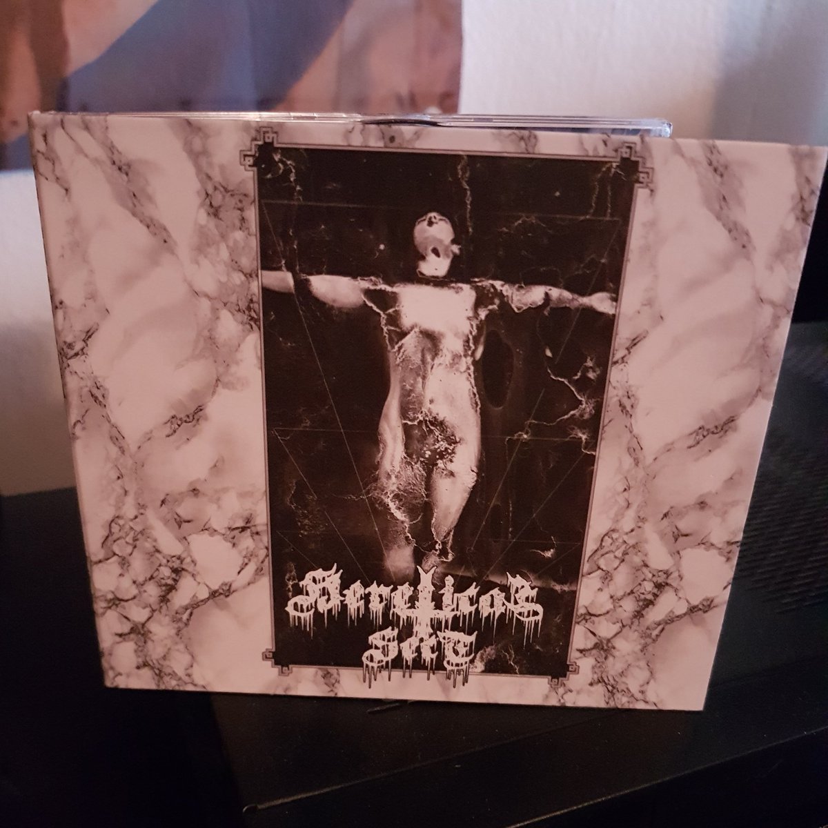 TheMetalheadBox's tweet photo. Now playing HERETICAL SECT Rotting Cosmic Grief! Dynamic & desolate Blackened Doom Metal. A great debut, bringing violence & fury to the forefront. #hereticalsect #blackmetal #doommetal #deathmetal #themetalheadbox #kingvolumerecords #redefiningdarknessrecords #caligarirecords https://t.co/viBzxwV6GE