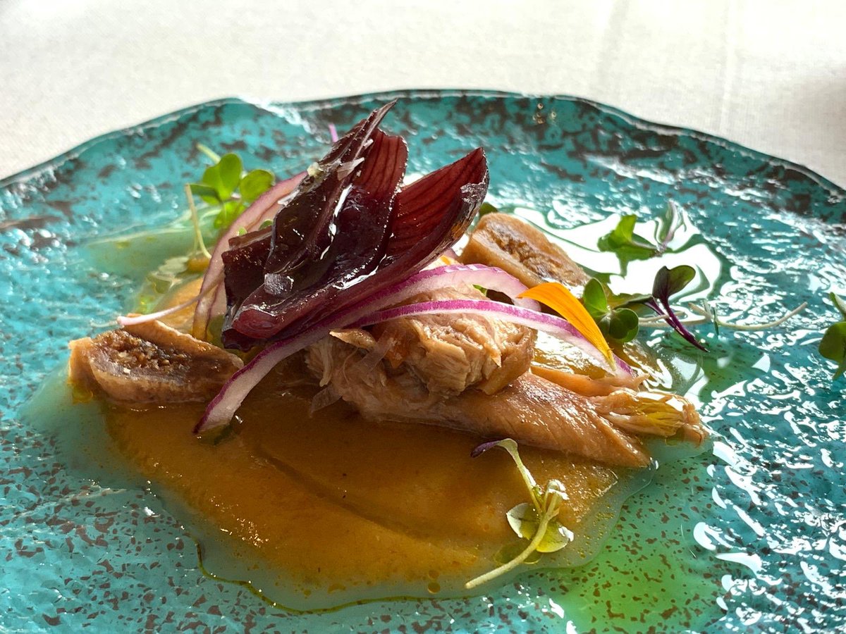 GuiaMichelin_ES's tweet photo. Tras una visita a la almazara @OroBailen, que nos introduce en el apasionante universo del aceite, comemos en #Linares, en 2 restaurantes #BibGourmand: @Canelaenrama_08 y @lossentidos13. #GuiaMichelin #MichelinExperience https://t.co/TeHZpMZoCr
