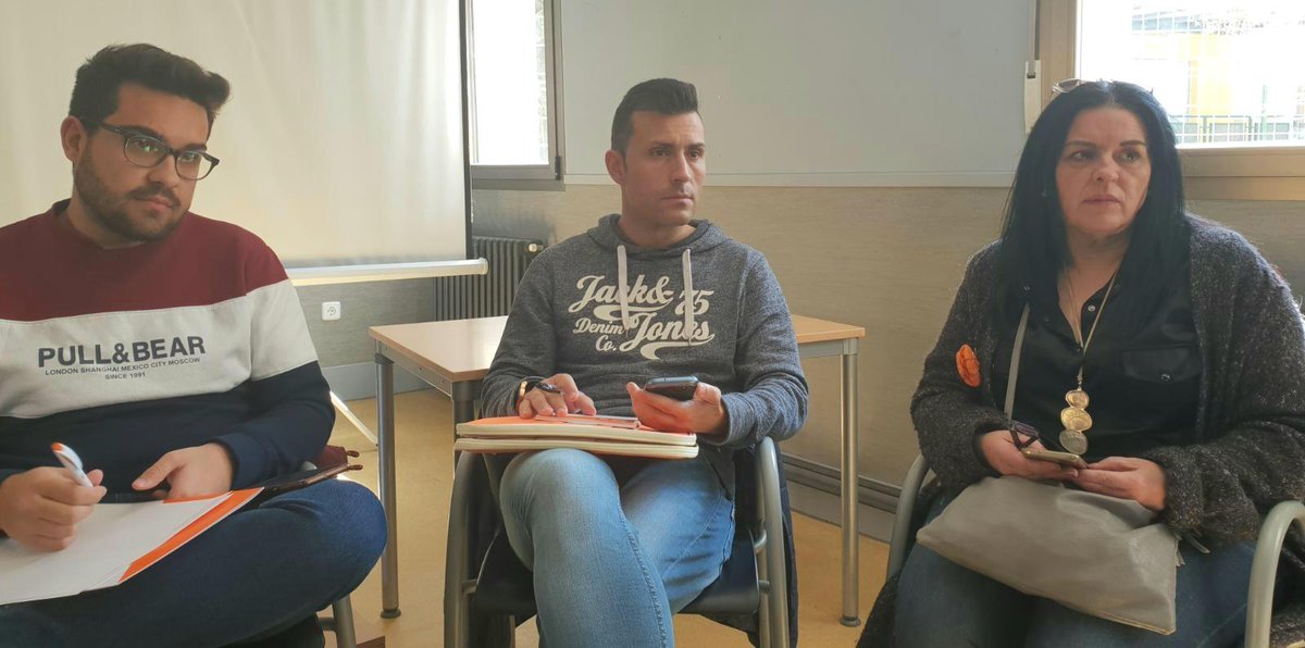 Cuenca_Cs's tweet photo. 💻📱 Reunión #Redics de @CiudadanosCs #Cuenca. Gracias a todos por vuestro trabajo. Seguimos avanzando con ilusión en nuestro proyecto.

🍊 #JuntosSomosImparables #EquipoCs https://t.co/91lQFNrUKB