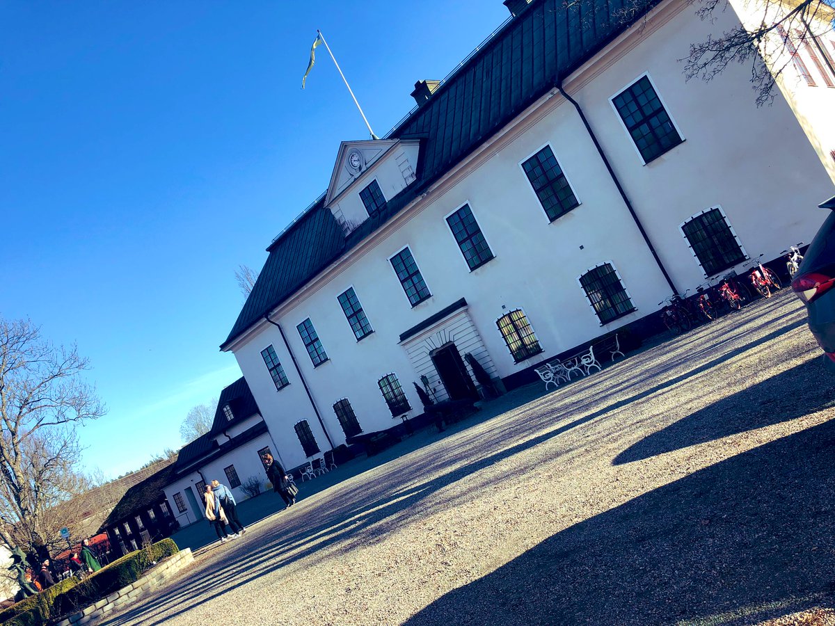 StockholmStefan's tweet photo. Spending the weekend at #häringecastle with wife and dogees. Great Swedish weather #bostonterrier #soonspring https://t.co/r4jweNdlp3