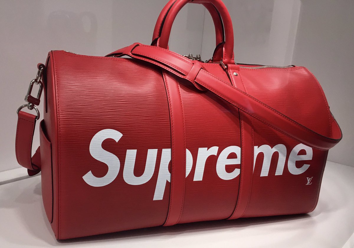 DiorAnDunkaroos's tweet photo. @LouisVuitton @Supreme #fashion #LouisVuitton #bag #supreme #red #louisvuittontimecapsule https://t.co/dGOQiCHqfu