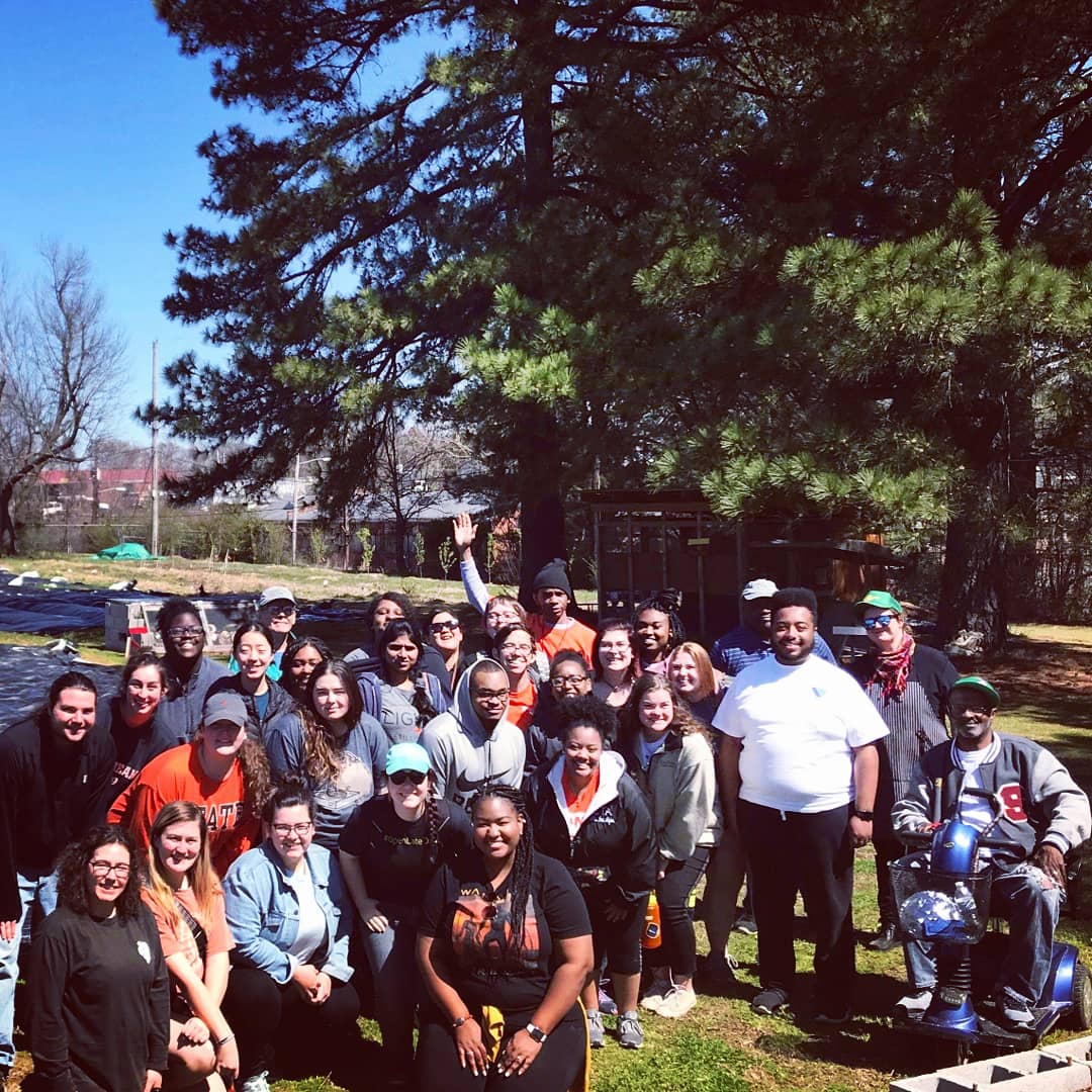 ASBOkstate's tweet image. We worked with @MemphisTilth on our last day of service.  We did some weeding, and prepared flower beds for a sensory garden! #springbreak #okstate #asb #alternativespringbreak  #service #asb2019