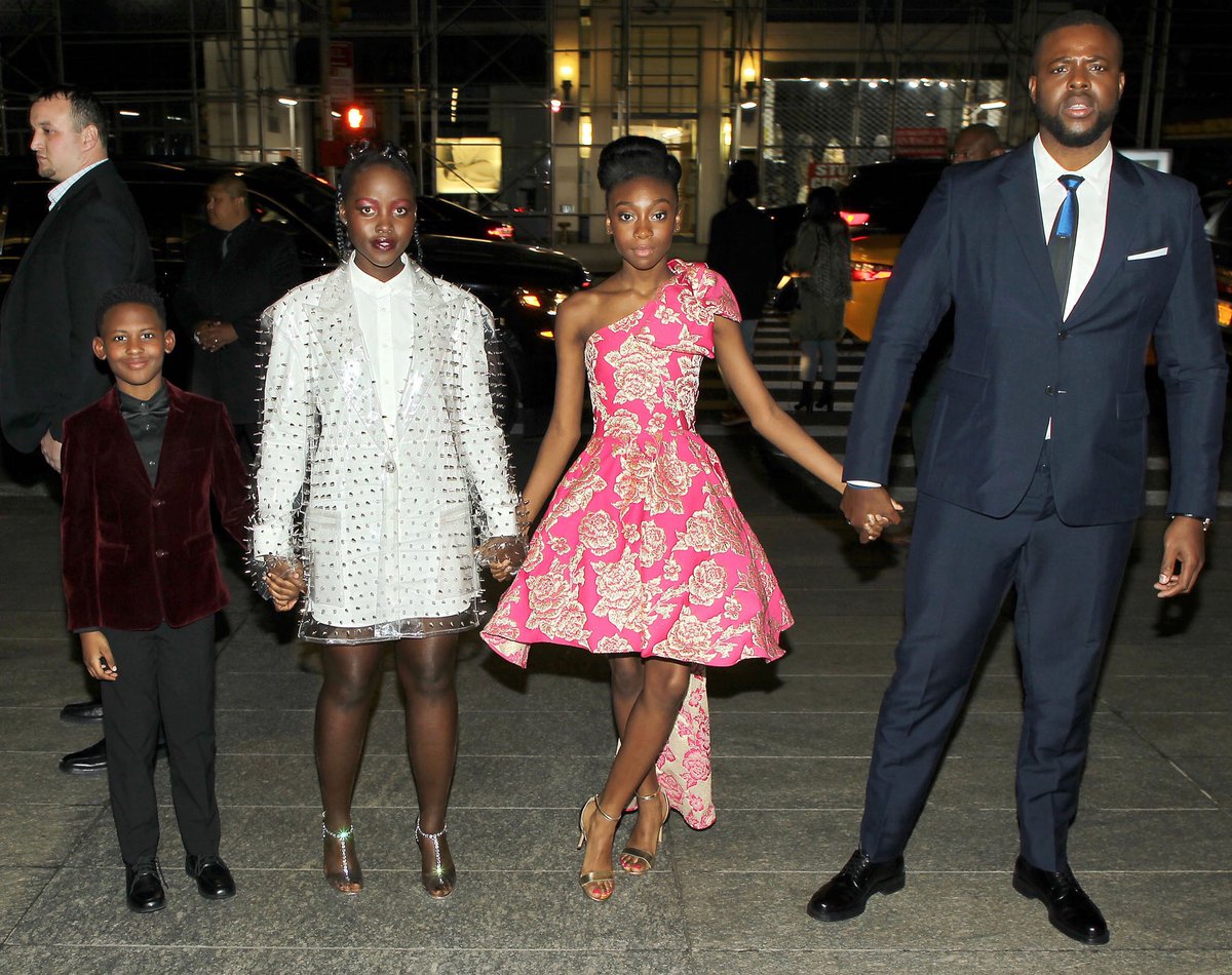 Lupita_Nyongo's tweet photo. It runs in the family ✂️ #HoldHandsWithUs #UsMovie #TheWilsons https://t.co/NZtBzBger8