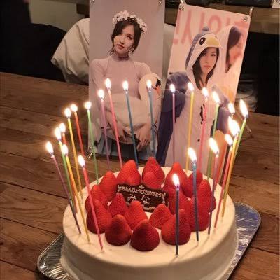 jennietheruby's tweet photo. Happy happiest birthday, stunning lady. Wishing that your birthday be filled with happy hours and wondrous moments to be remembered for a lengthy time. 🤘❤

( + @minameeoui ) https://t.co/FOclvK21dE