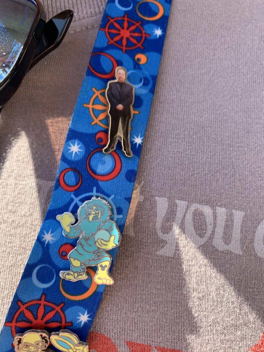 MatthewBromberg's tweet photo. At Disney. Like my Flat Ronnie Pin? Happiest place on Earth Duuuuu!!!
@rmlimodriver69 @jdharm https://t.co/ogli2pEeJL