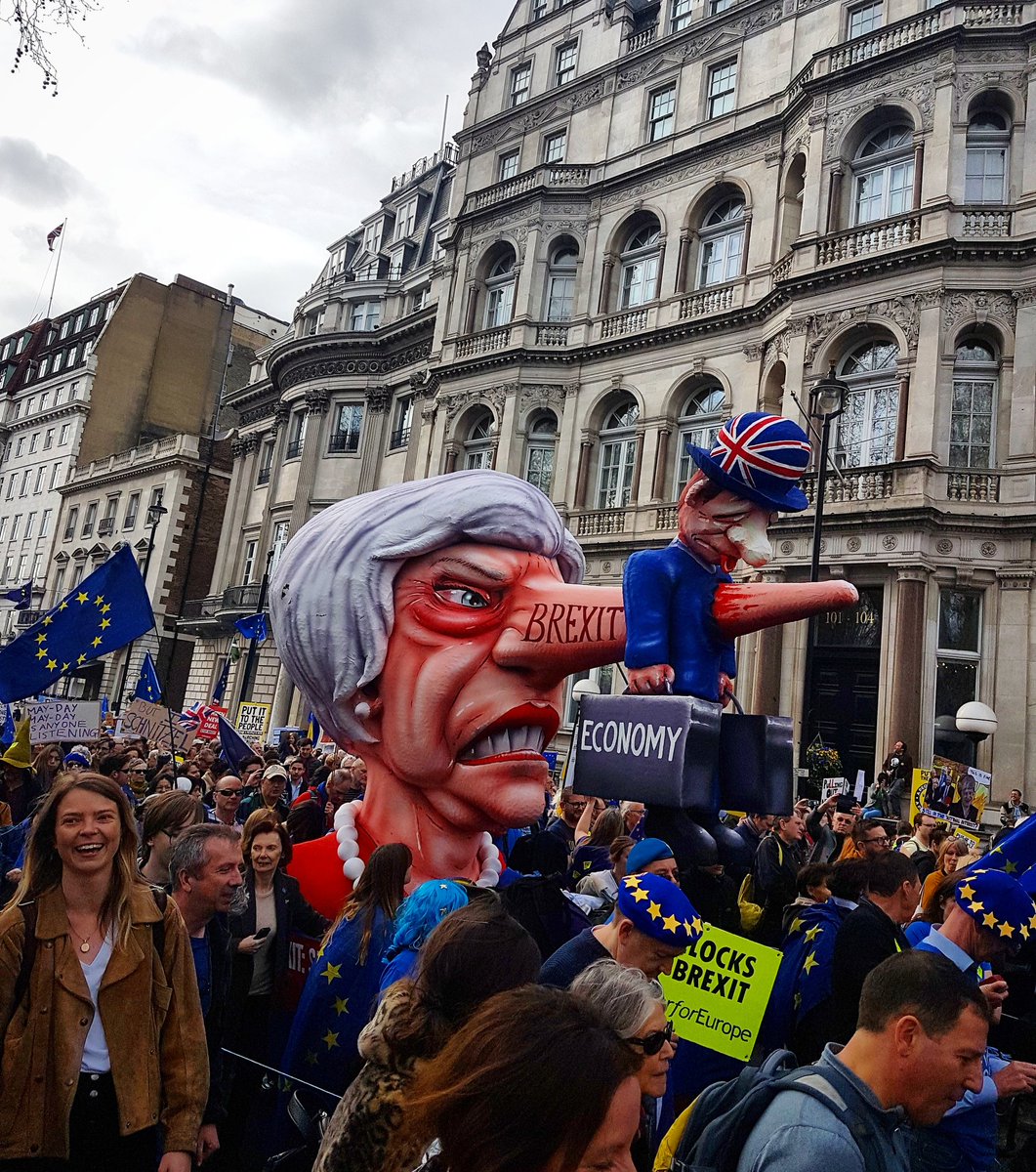 bellaswoosh's tweet photo. #theresamayfloat #TheresaMay #RevokeArticle50 #PeoplesVoteMarch #PutItToThePeople #London https://t.co/UqKZZVak1I