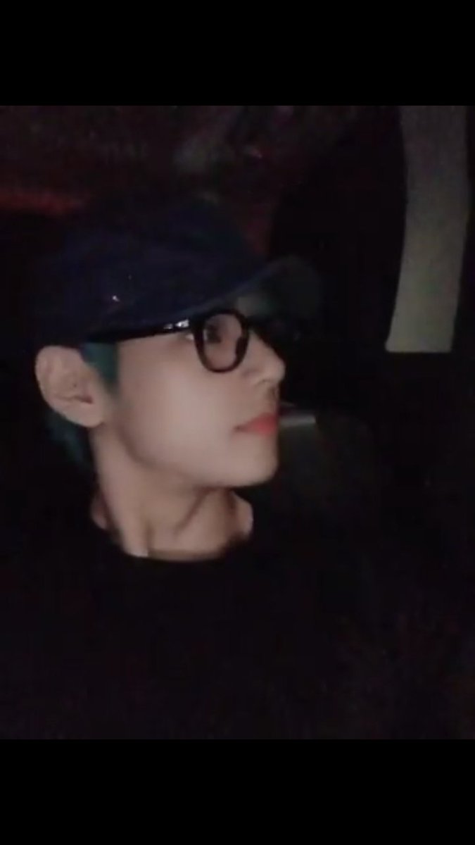 vangstaetae's tweet photo. angels do exist thanks to kim taehyung https://t.co/MEtHFXyfWL