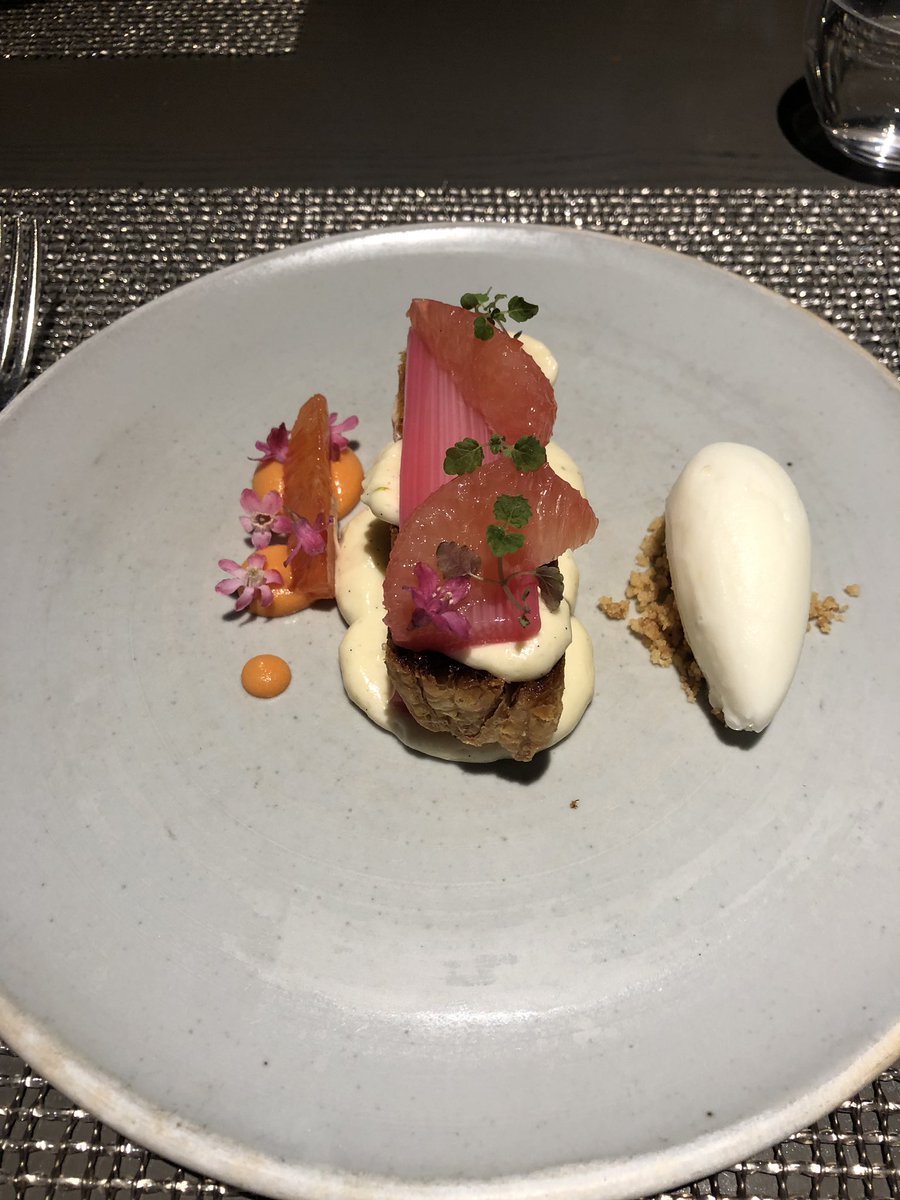 Thank you <a href="/MatteoInzaina/">Matteo Inzaina</a> <a href="/TheKitchin/">The Kitchin</a> for a lovely lunch. <a href="/TomKitchin/">Tom Kitchin</a> as ever excelling with amazing dishes. Crab starter, belly pork with langoustine, wagyu beef and <a href="/chefchris86/">Chriskurosaki</a> rhubarb desert to finish. I may struggle to stay awake in the theatre! Thanks again all. 😀👍