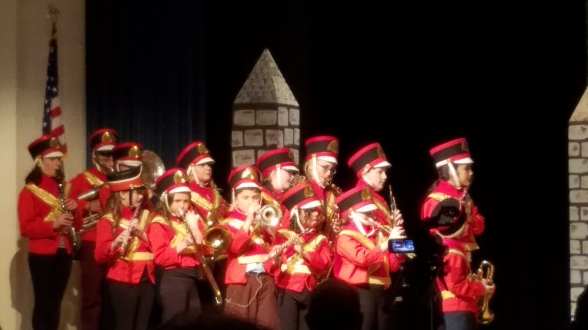 MrsRenalds's tweet photo. What an absolute pleasure watching our HBMS students perform last night! They were all so amazing! @HamptonBays_MS #wearehb #musicmanjr https://t.co/7ThXnZGKM1
