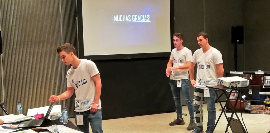 El equipo LC Team termina su presentación sobre impresiones 3D de objetos comestibles🤤🍍

¡Buena idea chicos!💡

#INtechTenerife #FLLGRANFINAL #Tenerife2030