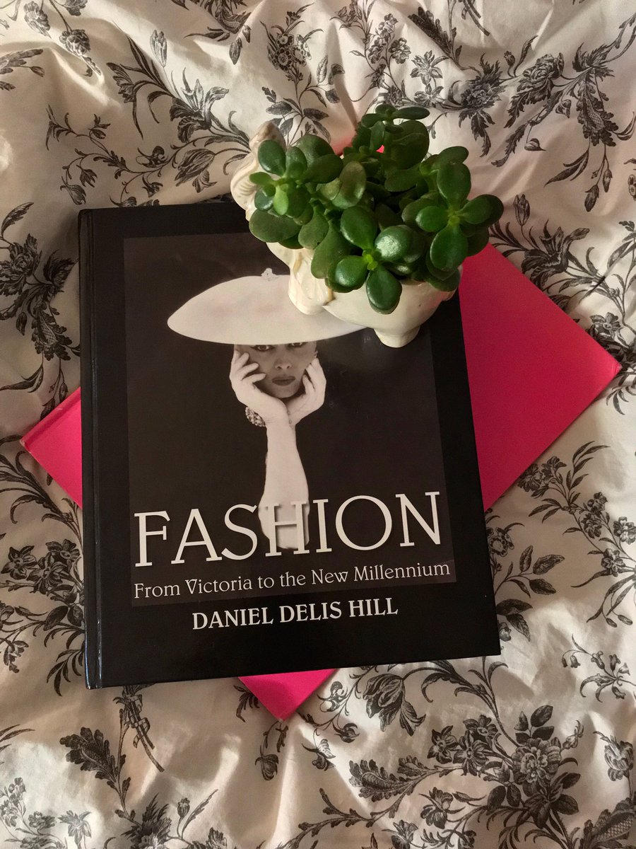 DiorAnDunkaroos's tweet photo. Find out how I decorate my dorm on my blog! https://t.co/ehJrA0ePrp  
@DormIdeas @DormRoomIdeas @dorminspo #dorm #dormroom #dormroomideas #girlydorm #cutedorm #decorideas #dorminspo https://t.co/kpalSBG2QM