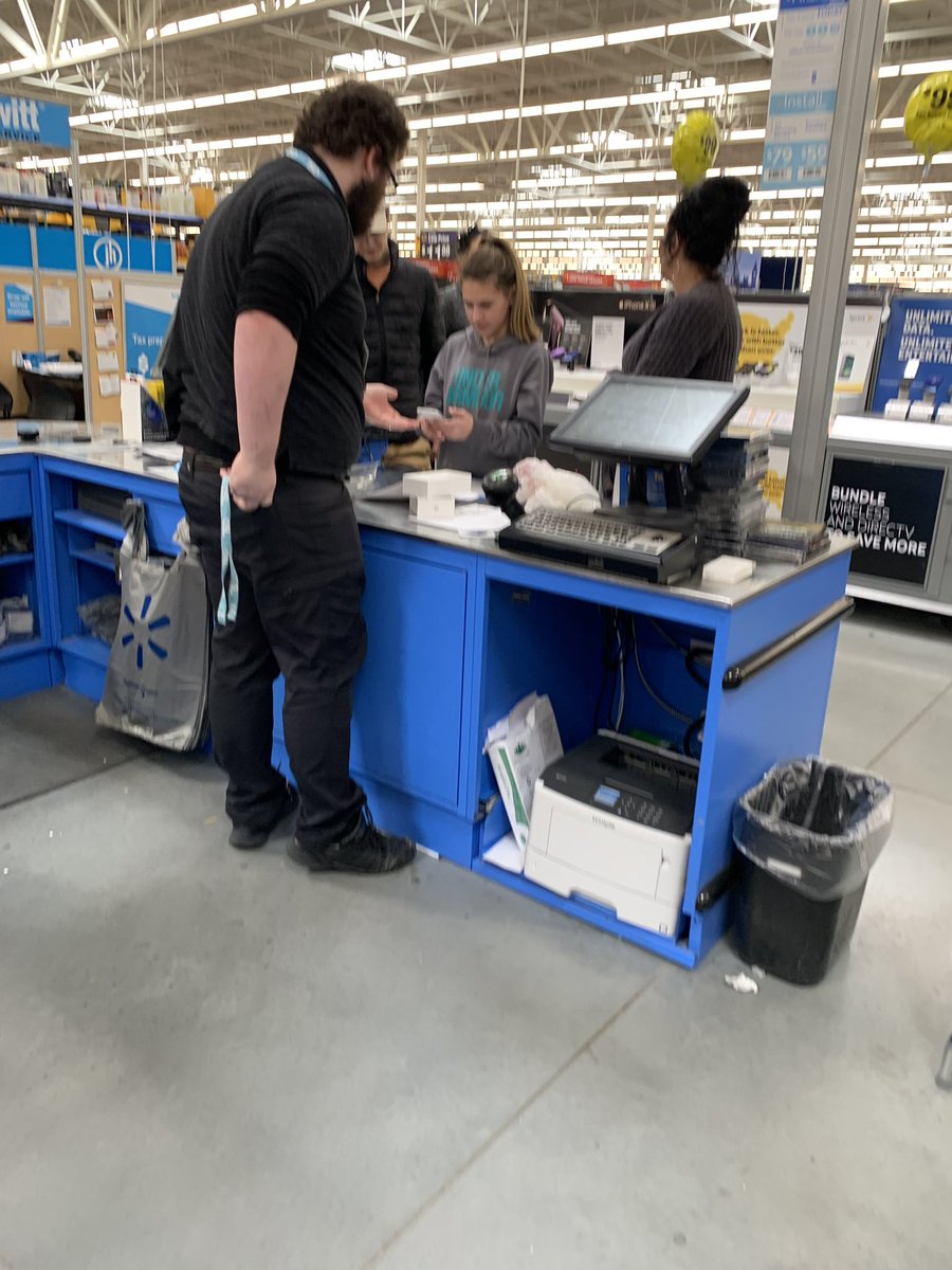 Nick here in Seabrook NH Walmart selling his first new Sprint line of the day! Nice job Nick! <a href="/l_kobilarcsik/">Sandra Kobilarcsik</a> <a href="/RaymondKrozak/">J Raymond Krozak</a>