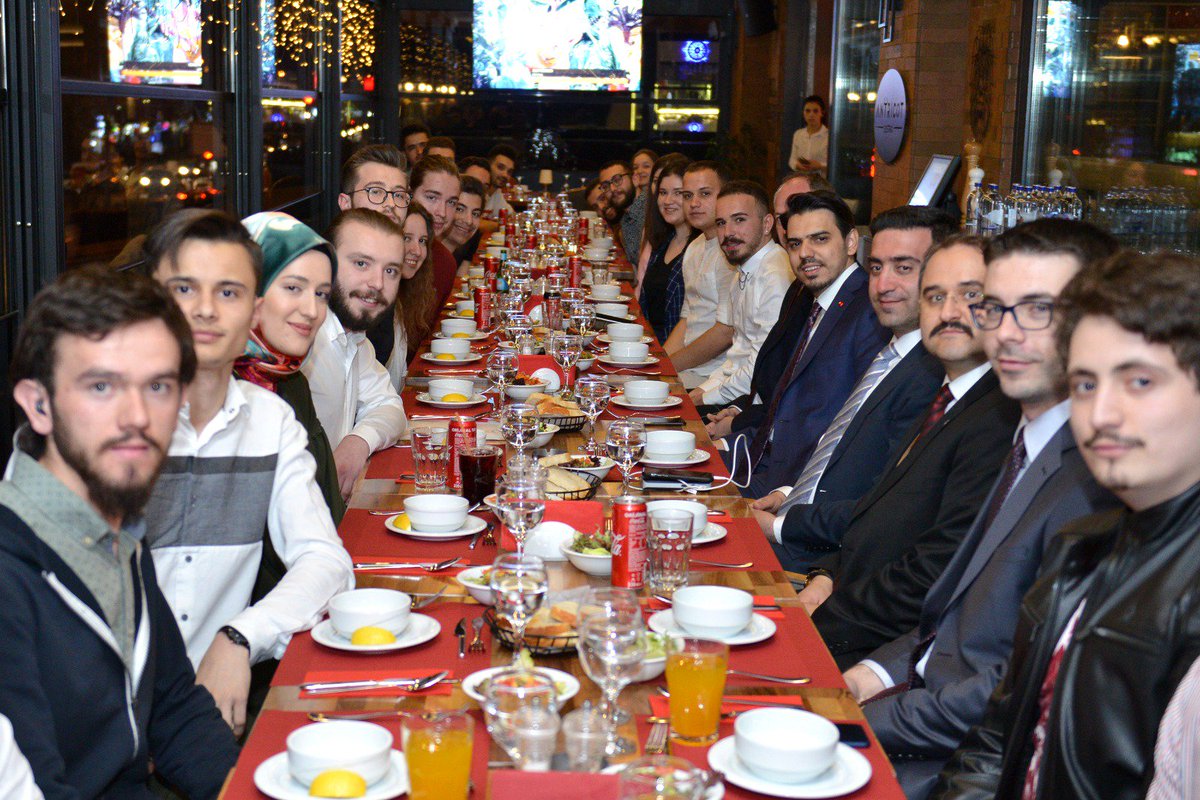 EskisehirBatob's tweet photo. Nevruz kutlamaları nedeniyle Eskişehir'de bulunan YTB Başkanı Sn. @abdullah_eren ile @EskisehirBatob olarak bir araya geldik. Yoğun programı arasında bizlere vakit ayıran değerli Başkanımıza, ağabeyimize kıymetli tavsiyeleri ve destekleri için teşekkür ederiz. https://t.co/wiZIHr1ElI