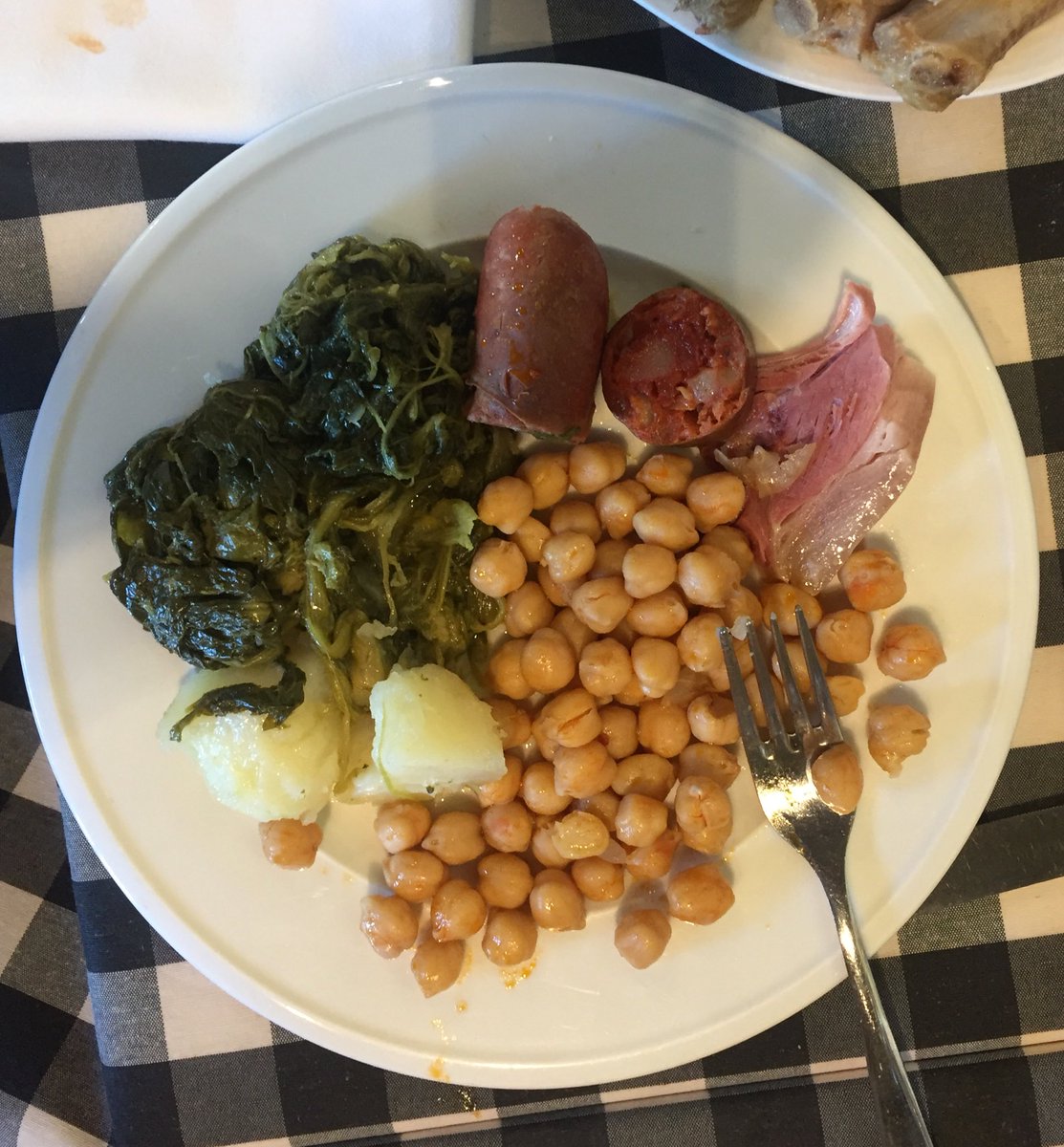 Enchín o prato tres veces. Xa sei que son poucas, pero é que esta tarde teño que traballar.

#CocidoDay #cocidoday2019 #OsPendellos #Chantada