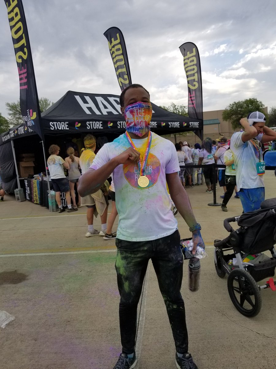 KemEasie's tweet photo. I did it for that sweet sweet unicorn medal #happiest5k https://t.co/vMyGyI6EDD