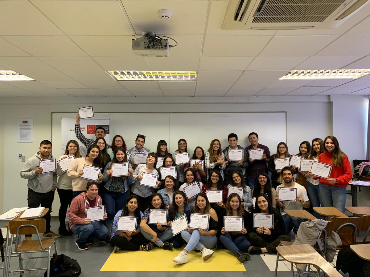 Red_Apis's tweet photo. Curso de Lengua de Señas dictado por #JavieraMujica
en la Universidad Autónoma de Talca.
#redapis #innovación #lenguadeseñas https://t.co/Q4oeZd5keV