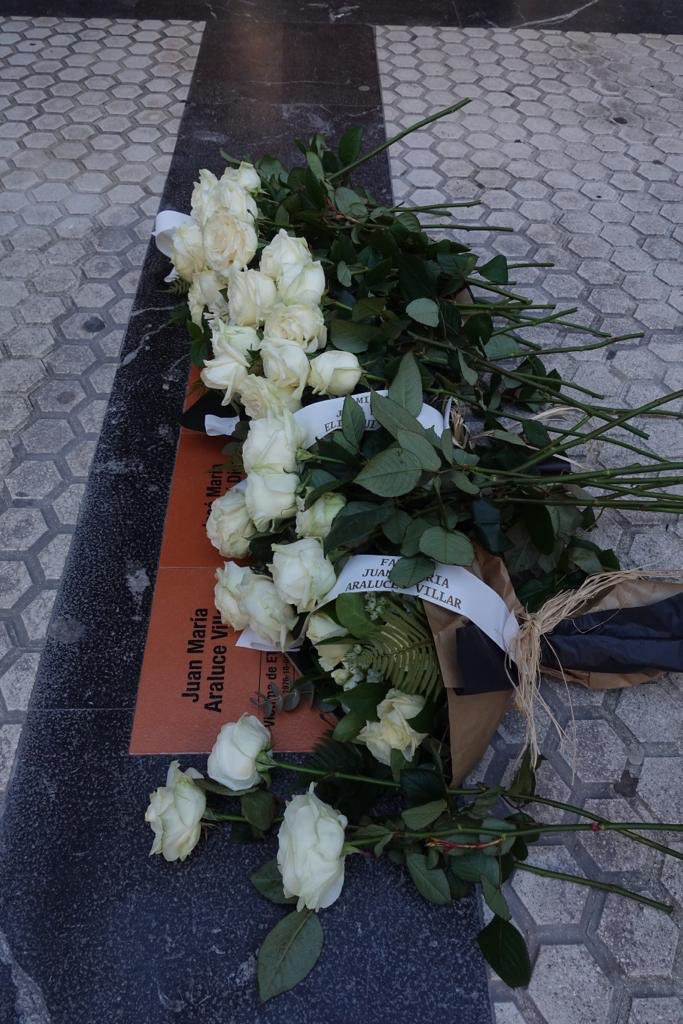 MirenAlbistur's tweet photo. Hoy, colocamos la primera placa, homenaje a Jose Mari Ariluce, José María Elicegui, Antonio Palomo, Luis Francisco Sanz y Alfredo García, asesinados por #ETA. Nuestro homenaje y recuerdo a las víctimas y sus familias. Por ellos, seguiremos luchando por la #paz y la #libertad. https://t.co/ITGn5heJaU
