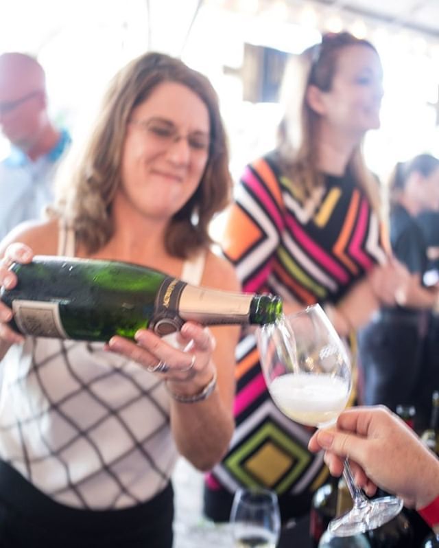 ssfsfest's tweet photo. Pinch us, we must be dreaming 😊. Bites &amp; Bands event presented by St. Simons Food &amp; Spirits is today 🙌. Thank you everyone for your support, we have a SOLD OUT event! See you soon.
.
Reminder: Don't forget to bring your chairs and blankets!
.
.
.
#go… https://t.co/V0jk4zpXLi https://t.co/zWolB6tImF