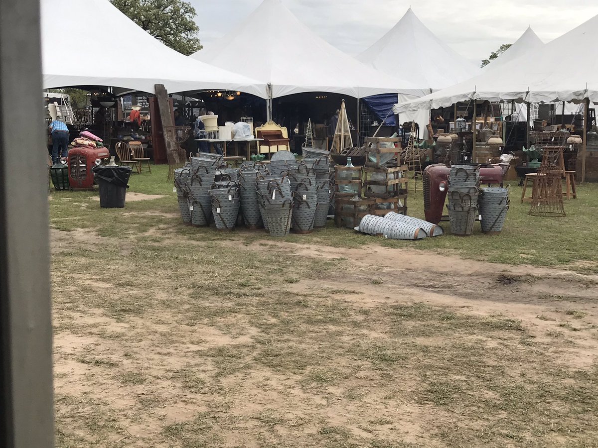 SCheesesteaks's tweet photo. It’s a beautiful day in Round Top, Texas to do some shopping and Eat Some Big Tony’s Cheesesteaks!!!!! Not too hot or too cold! #roundtopantiqueshow #bigtonyscheesesteaks #texasshavedribeye #perfectweatherforoutdoorshopping #yumm https://t.co/RYwh9RTDh3