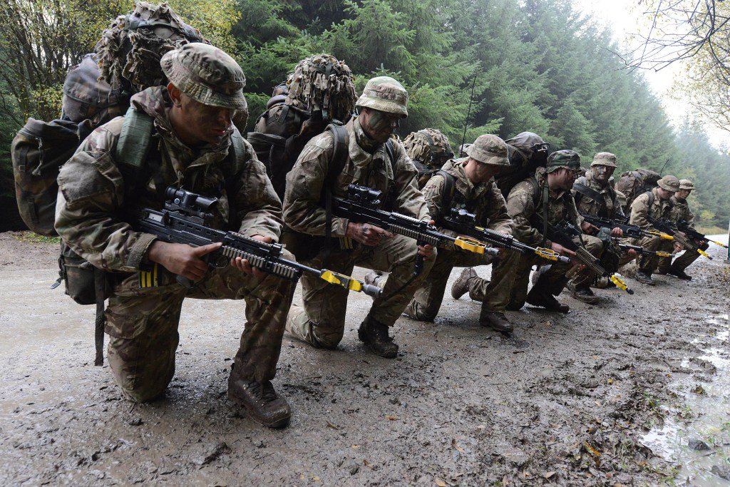 NewsMilitarymad's tweet photo. Female soldier takes the lead – having passed Infantry course in Brecon https://t.co/luz4FeK50u https://t.co/aa76KwrY0C