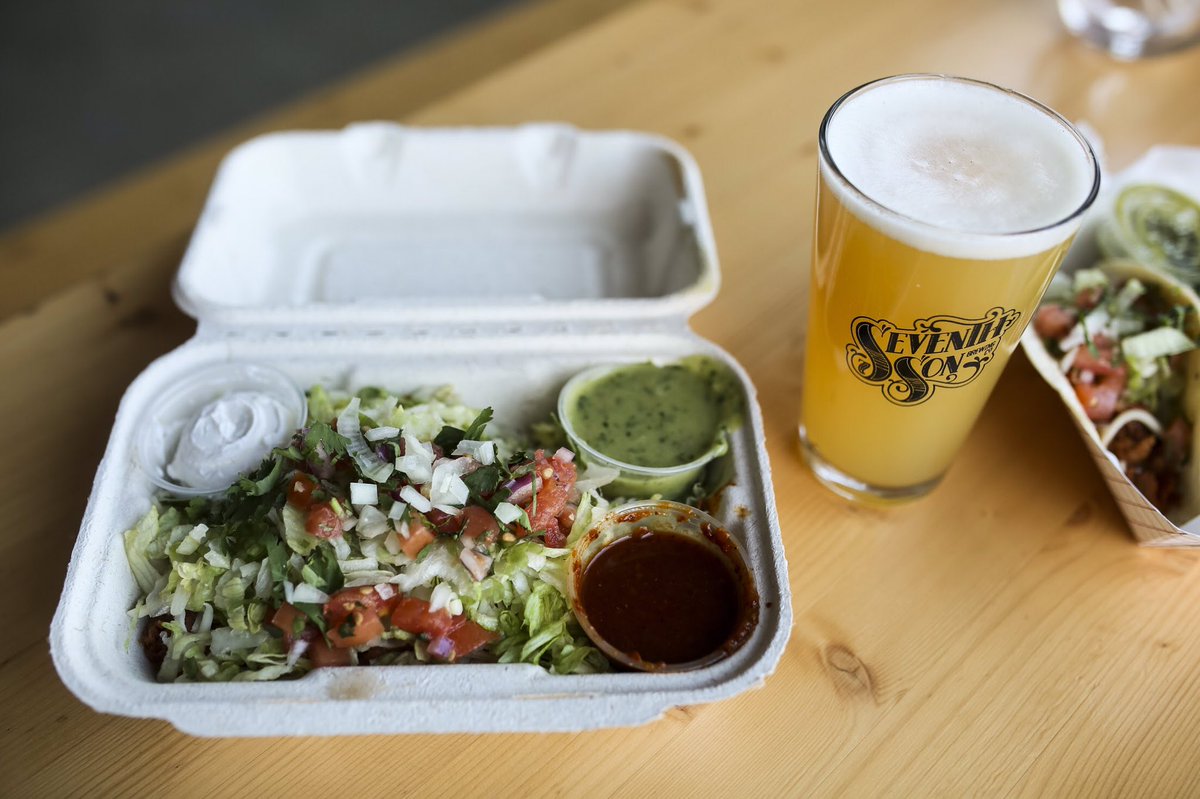 doshermanostaco's tweet photo. #tacos Tonight @seventhsonbrew #guacamole #chips #CraftBeer https://t.co/D4401CuXIJ